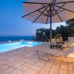 Villa Lookout - Family Friendly - Views Above Kalami Viggla