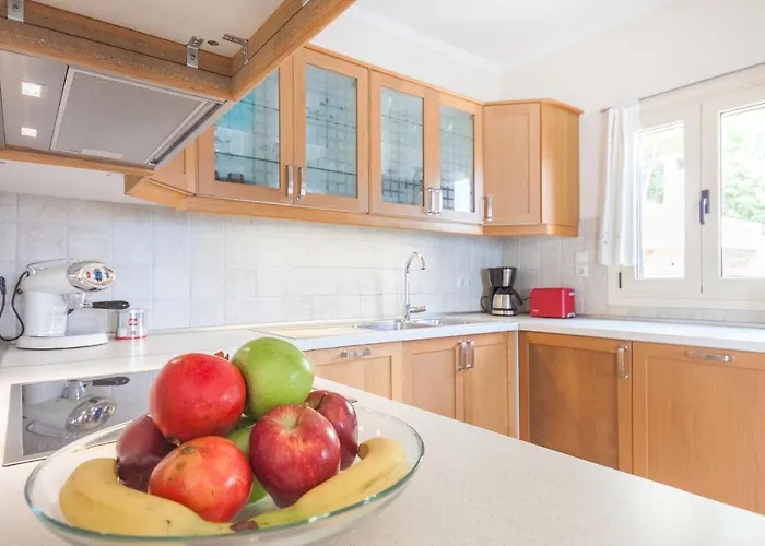 Lookout - Family Friendly - Views Above Kalami Villa Viggla